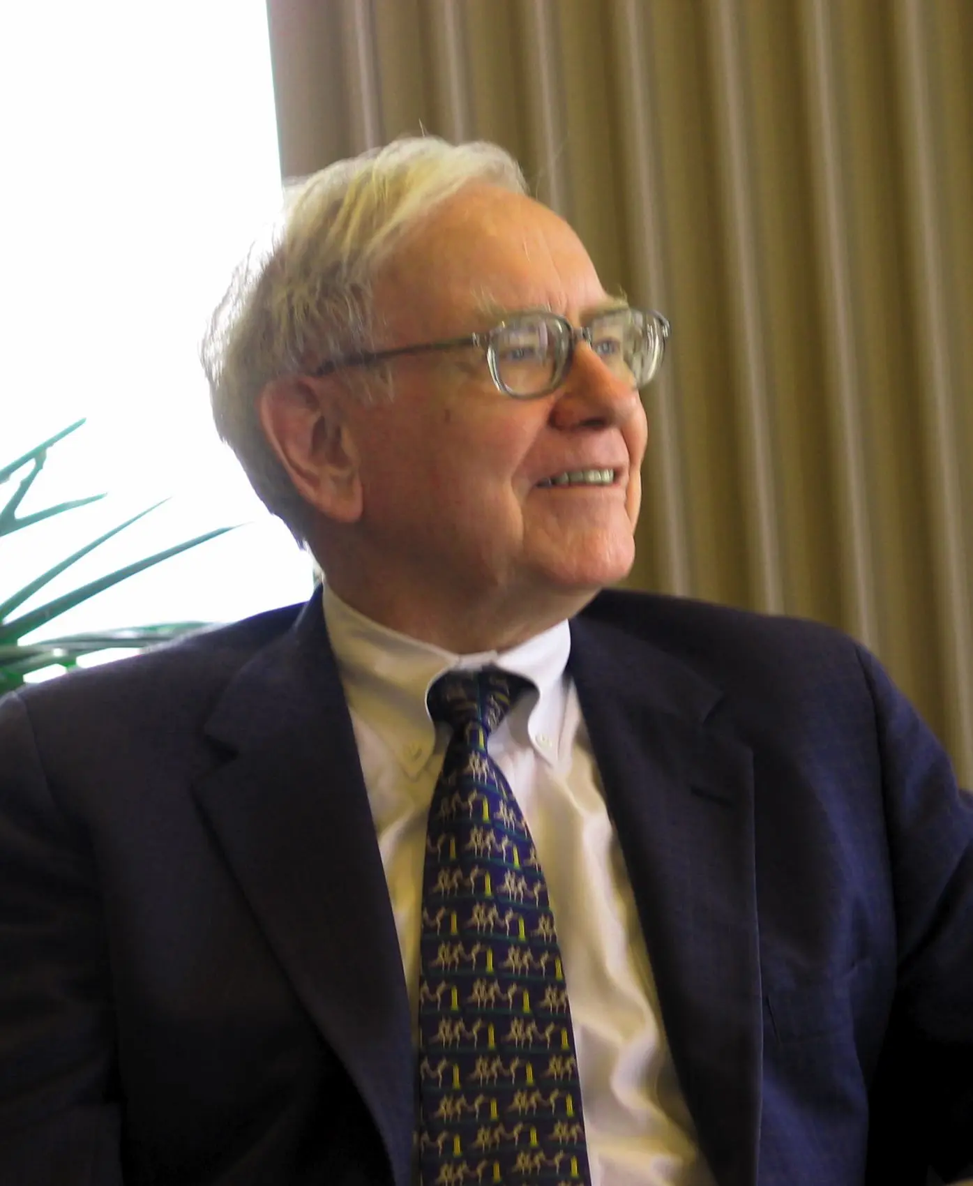 Warren Buffett speaking with University of Kansas business students in 2005.